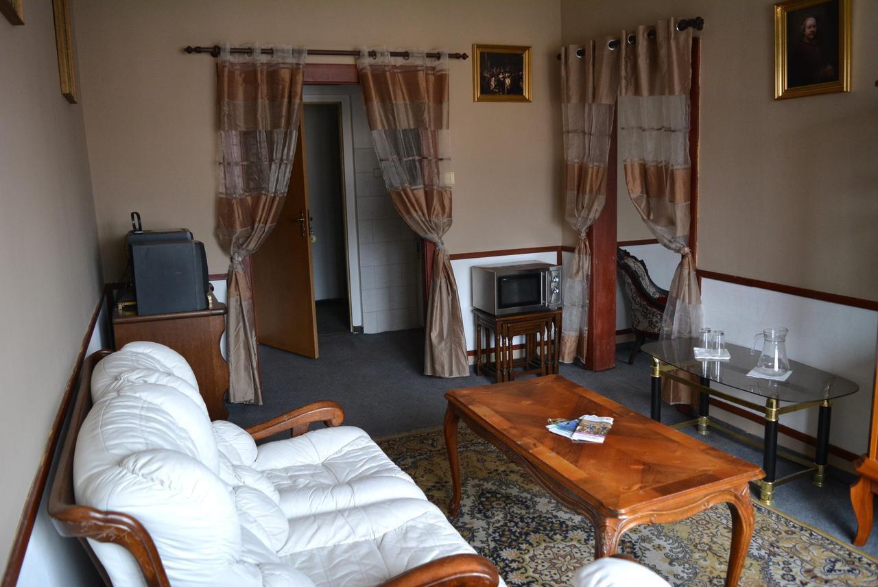 ديشين Hotel Posta المظهر الخارجي الصورة